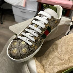 Gucci bee sneaker